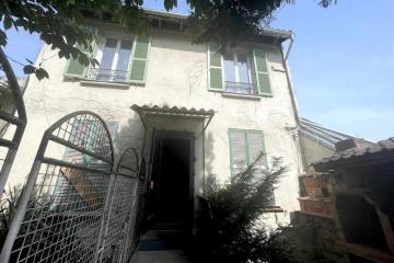 Nanterre - maison découpée en 2 appartements